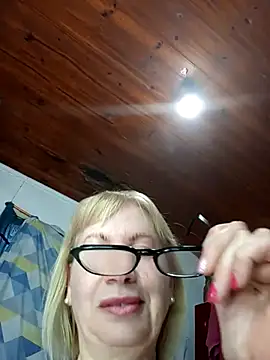 Snapshot of SexyMilf1211 chatting on November 19, 11:10 am SexyMilf1211 online show from November 19, 11:10 am