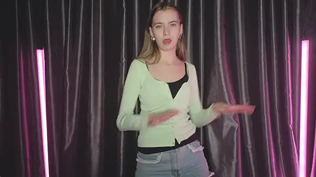 RochelCozzi online show from November 25, 8:20 pm