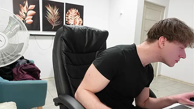 Snapshot of Charles_Dreams chatting on February 3, 7:08 pm Charles Dreams online show from February 3, 7:08 pm