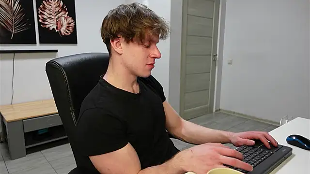 Snapshot of Charles_Dreams chatting on February 13, 7:32 pm Charles Dreams online show from February 13, 7:32 pm