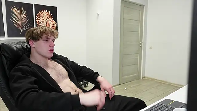 Snapshot of Charles_Dreams chatting on February 14, 6:37 pm Charles Dreams online show from February 14, 6:37 pm