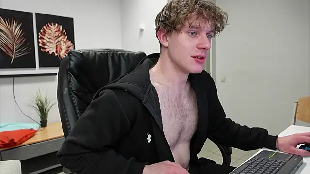 Snapshot of Charles_Dreams chatting on February 21, 10:55 pm Charles Dreams online show from February 21, 10:55 pm