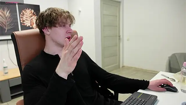 Snapshot of Charles_Dreams chatting on March 16, 3:12 am Charles Dreams online show from March 16, 3:12 am