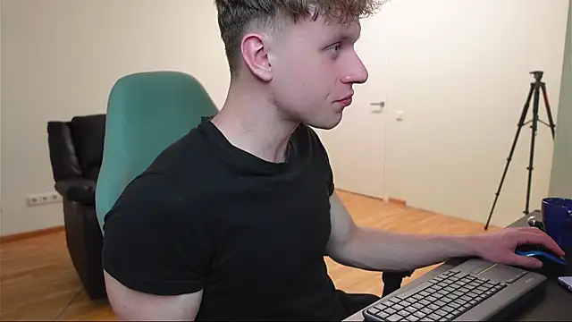 Snapshot of Charles_Dreams chatting on April 3, 10:41 pm Charles Dreams online show from April 3, 10:41 pm