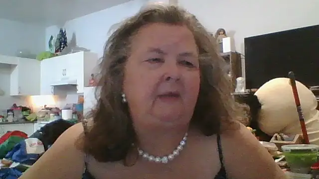 Snapshot of TiguhguhrsRose chatting on November 24, 1:38 am TiguhguhrsRose online show from November 24, 1:38 am