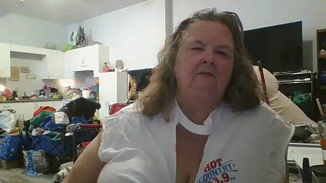 Snapshot of TiguhguhrsRose chatting on November 25, 1:38 am TiguhguhrsRose online show from November 25, 1:38 am