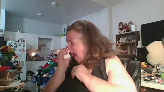 Snapshot of TiguhguhrsRose chatting on December 3, 3:36 am TiguhguhrsRose online show from December 3, 3:36 am