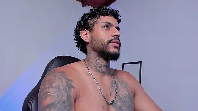 LuigiVitale 1 online show from March 18, 1:09 am