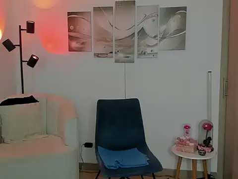 haileyflorez  online show from February 8, 6:22 pm