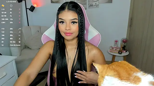 haileyflorez  online show from August 7, 1:57 pm