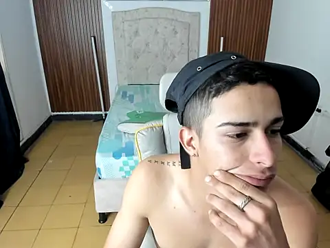 Snapshot of pablo_prada chatting on December 1, 7:08 pm pablo prada online show from December 1, 7:08 pm