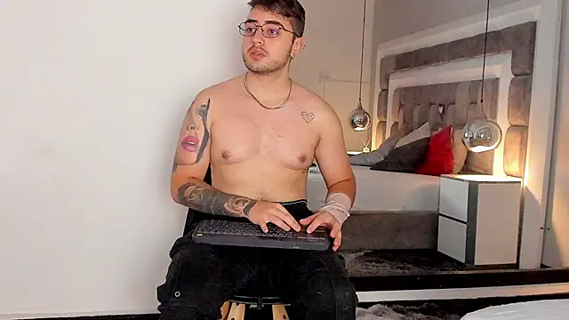 Ethan Greys online show from November 30, 3:43 am