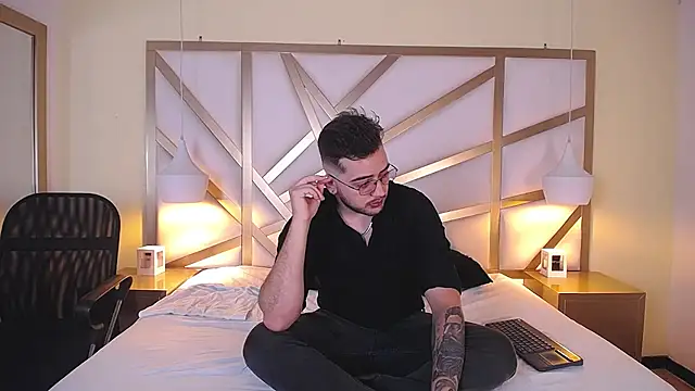 Ethan Greys online show from December 3, 4:09 am