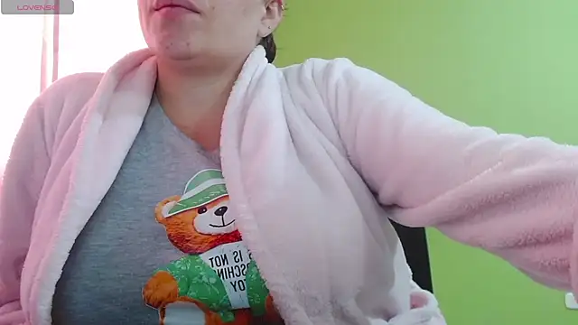 Snapshot of Rouse_hot_ chatting on June 12, 12:48 pm Rouse hot online show from June 12, 12:48 pm