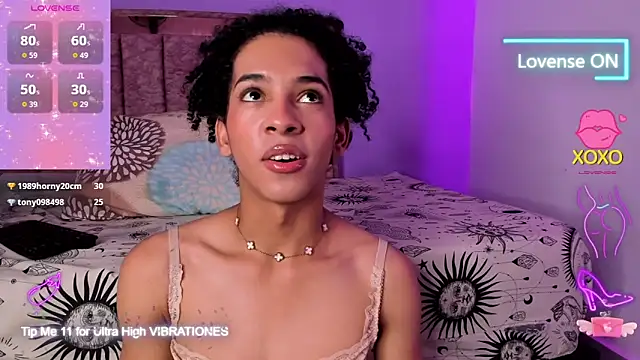 Snapshot of alaiasexygirl chatting on February 22, 12:01 am alaiasexygirl online show from February 22, 12:01 am