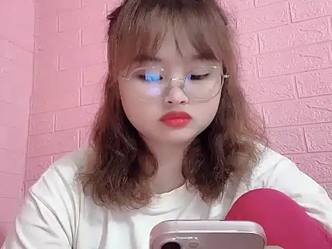 Lina8386 online show from November 24, 7:30 am