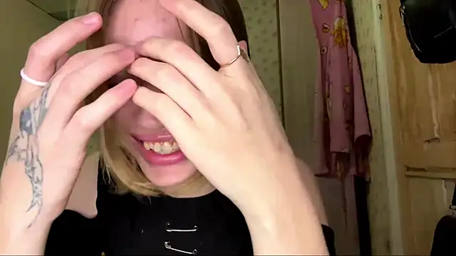 MelaineAytes online show from November 25, 10:26 am