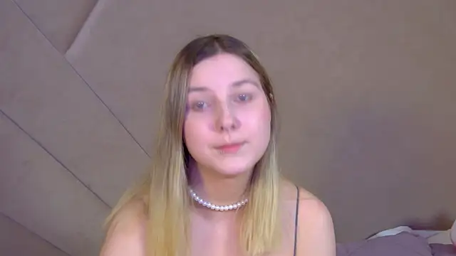Snapshot of TinnaBurton chatting on July 8, 4:22 pm TinnaBurton online show from July 8, 4:22 pm