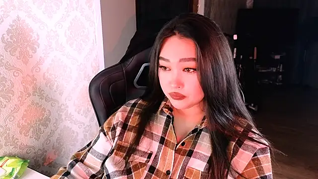 Snapshot of Emma_Uilson chatting on December 15, 1:32 am Emma Uilson online show from December 15, 1:32 am