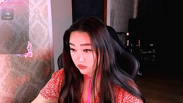 Snapshot of Emma_Uilson chatting on December 17, 2:06 am Emma Uilson online show from December 17, 2:06 am