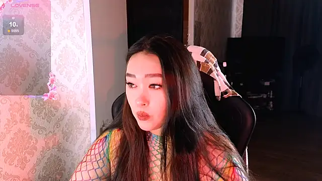 Snapshot of Emma_Uilson chatting on December 19, 7:37 am Emma Uilson online show from December 19, 7:37 am