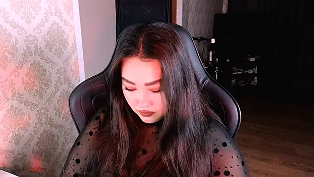 Snapshot of Emma_Uilson chatting on February 5, 9:52 pm Emma Uilson online show from February 5, 9:52 pm