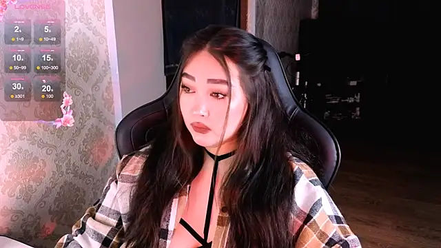 Snapshot of Emma_Uilson chatting on February 9, 12:25 am Emma Uilson online show from February 9, 12:25 am