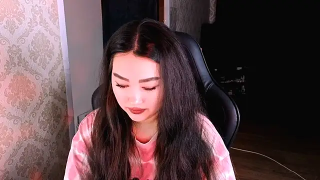 Snapshot of Emma_Uilson chatting on March 2, 2:02 pm Emma Uilson online show from March 2, 2:02 pm