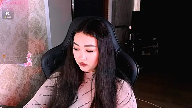 Snapshot of Emma_Uilson chatting on March 8, 2:37 am Emma Uilson online show from March 8, 2:37 am