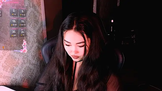 Snapshot of Emma_Uilson chatting on April 6, 10:00 pm Emma Uilson online show from April 6, 10:00 pm