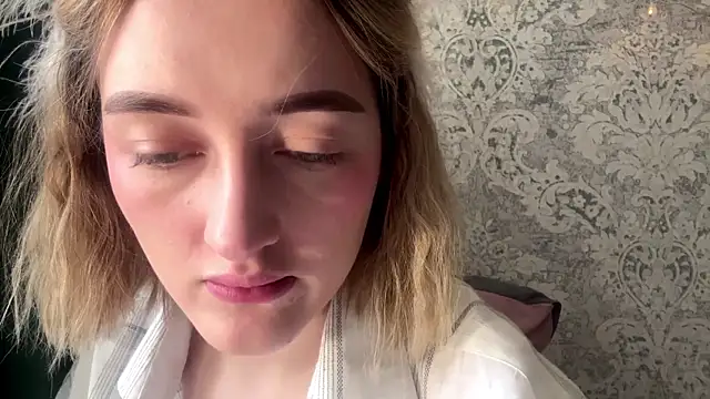 Snapshot of Emily_lyy chatting on November 29, 9:23 am Emily lyy online show from November 29, 9:23 am