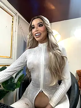 Snapshot of _SandraHornball_ chatting on November 26, 10:22 pm SandraHornball online show from November 26, 10:22 pm