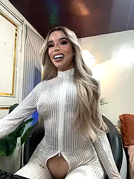 Snapshot of _SandraHornball_ chatting on November 28, 11:18 pm SandraHornball online show from November 28, 11:18 pm