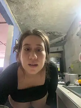 Snapshot of Scarlett_Noire_outdoors chatting on December 17, 5:41 pm Scarlett Noire outdoors online show from December 17, 5:41 pm