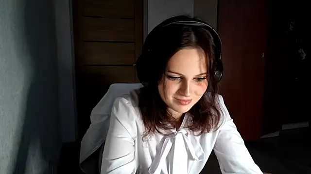 LouiseMarengo online show from November 30, 1:59 pm