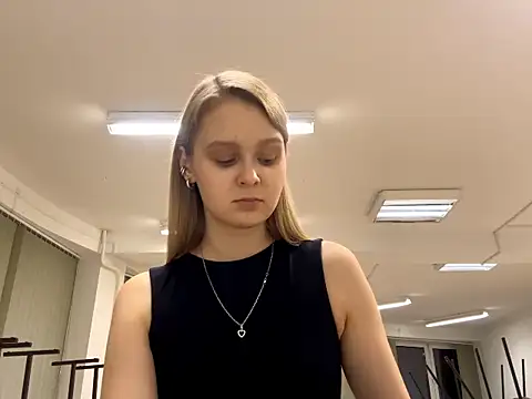 PaulitaSolow online show from November 18, 3:05 pm