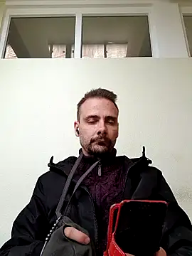 Snapshot of Gregorywhitelegs chatting on April 24, 11:34 am Gregorywhitelegs online show from April 24, 11:34 am