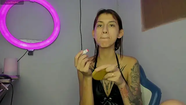 Hot play18 online show from March 7, 8:50 pm