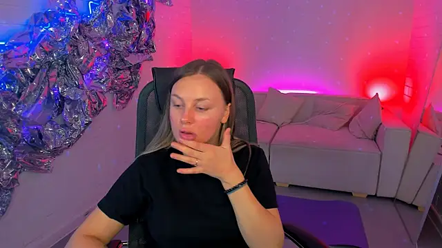 SandraLindsey online show from December 4, 2:04 pm