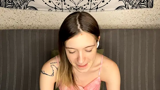 Snapshot of MiriamDongo chatting on November 21, 1:10 pm MiriamDongo online show from November 21, 1:10 pm