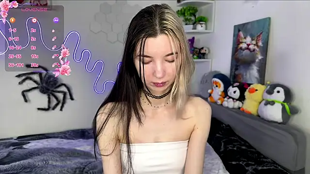 Snapshot of Emmie_shy chatting on May 18, 10:04 pm Emmie shy online show from May 18, 10:04 pm