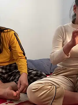 pitty mymi online show from December 19, 7:04 am