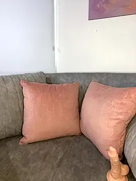 zoepink 1 online show from December 4, 1:31 pm