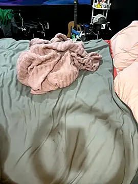 Snapshot of mrsmyla93 chatting on December 3, 8:40 pm mrsmyla93 online show from December 3, 8:40 pm