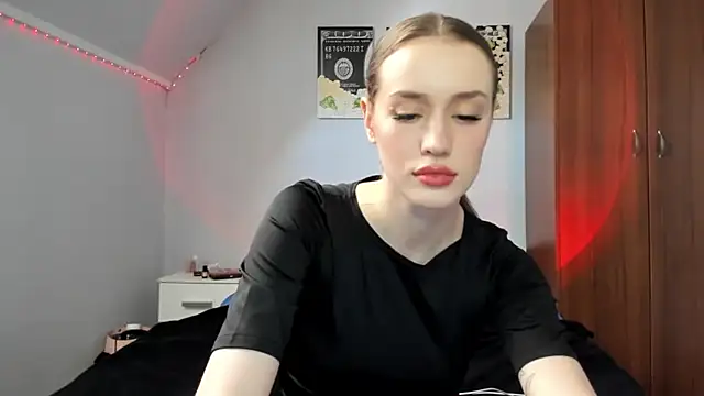 tinyglow online show from January 9, 8:32 pm