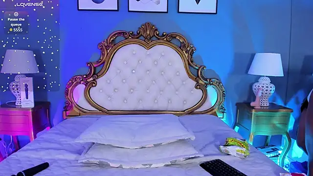 NorthBlackWood online show from November 20, 7:57 pm