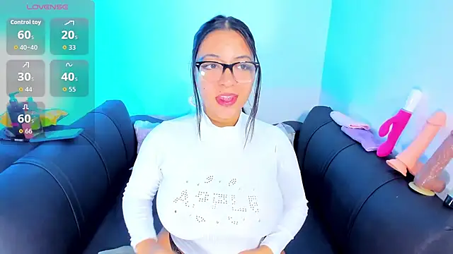 evelisse  online show from February 12, 3:45 am