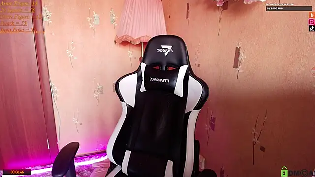 Snapshot of KristinaScott chatting on June 7, 6:33 pm KristinaScott online show from June 7, 6:33 pm
