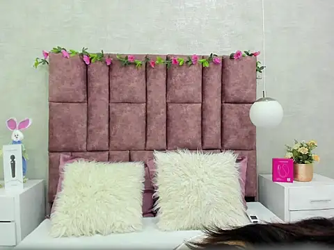 Snapshot of SalomeLee chatting on July 15, 11:15 am SalomeLee online show from July 15, 11:15 am