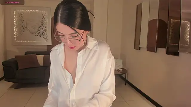 HaileyRoss  online show from December 5, 12:03 pm